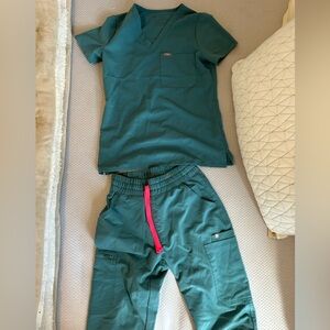 FIGS SCRUB SET size XXS top & bottom gently worn